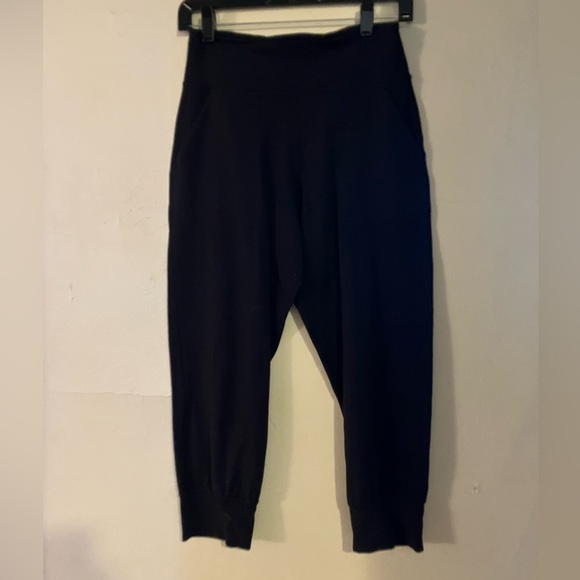 LULULEMON ALIGN JOGGERS 6 CROP JOGGER PANTS HAS PILLING / FLAW READ DESCRIPTION - Picture 2 of 5